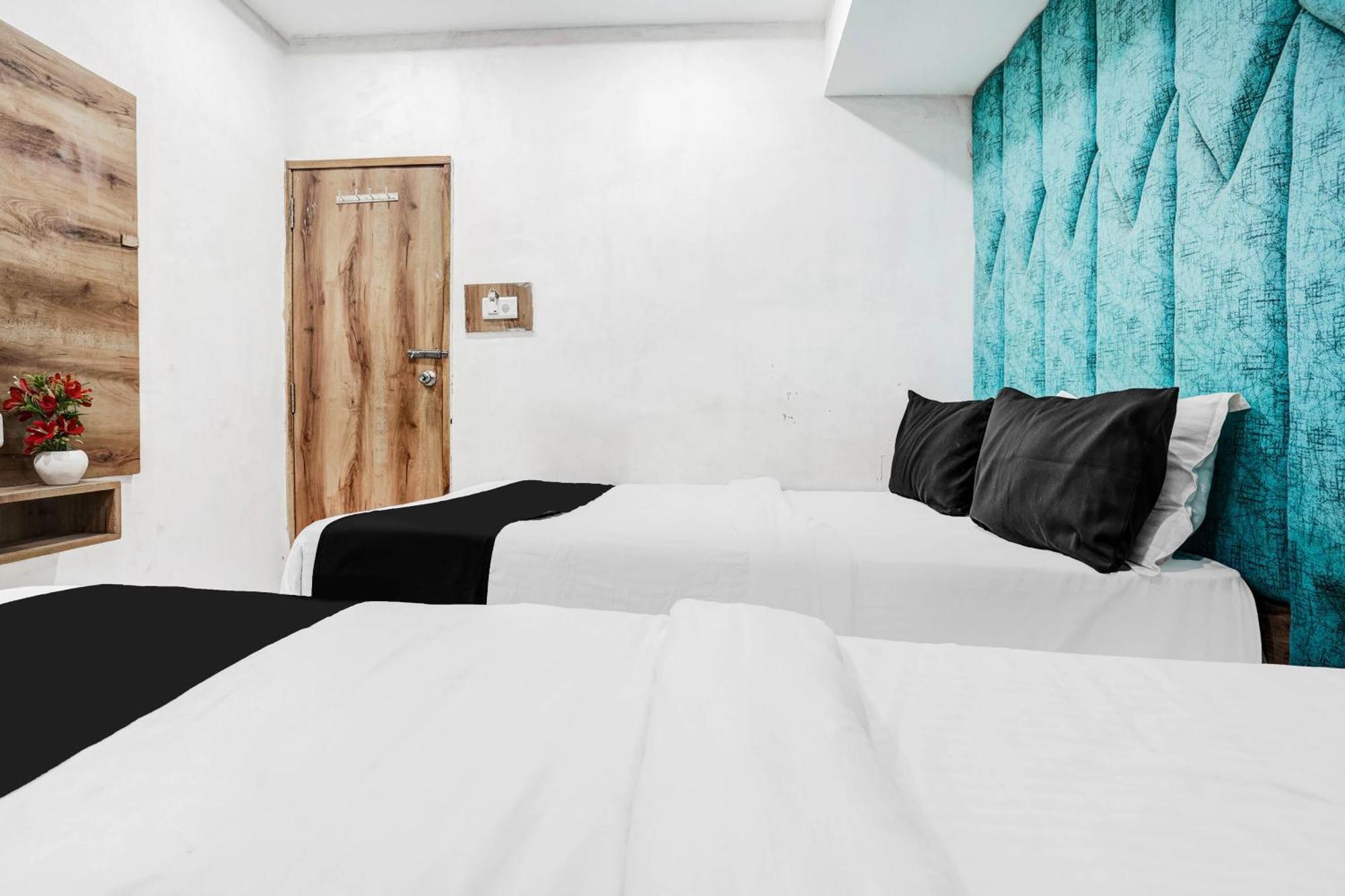 Hotel Grand Safron New Delhi